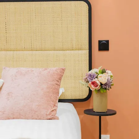 Apartmán Stylish 3 Min From Haussmann, Sleeps4 *
