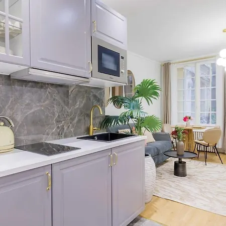 Apartmán Stylish 3 Min From Haussmann, Sleeps4 *