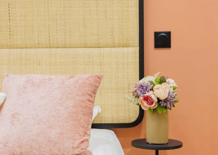 Apartmán Stylish 3 Min From Haussmann, Sleeps4 *